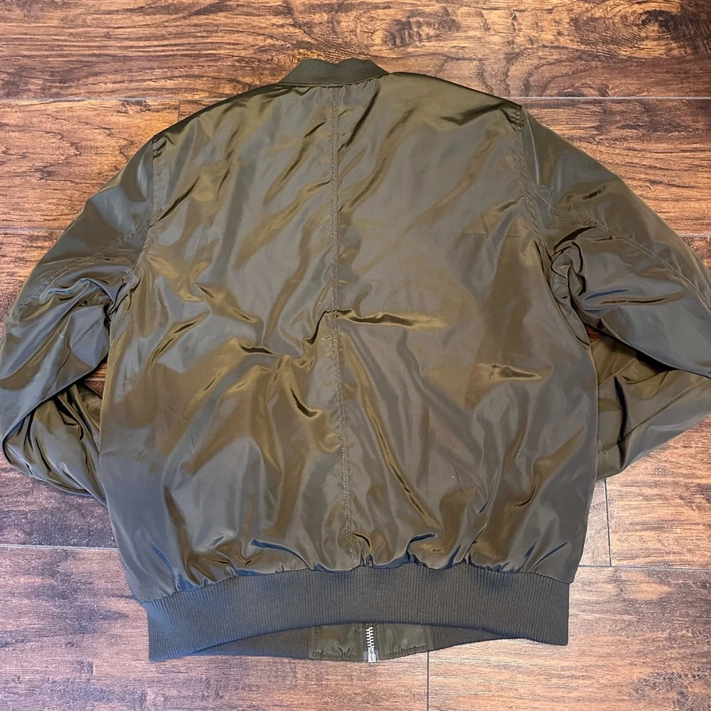 *NWOT* Forever 21 Olive Bomber Jacket - Picture 5 of 5